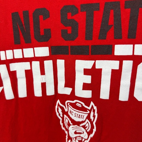 Delta Pro Weight NC State Wolfpack Red Short Sleeve Tee Mens Size Small GUC - Picture 2 of 4